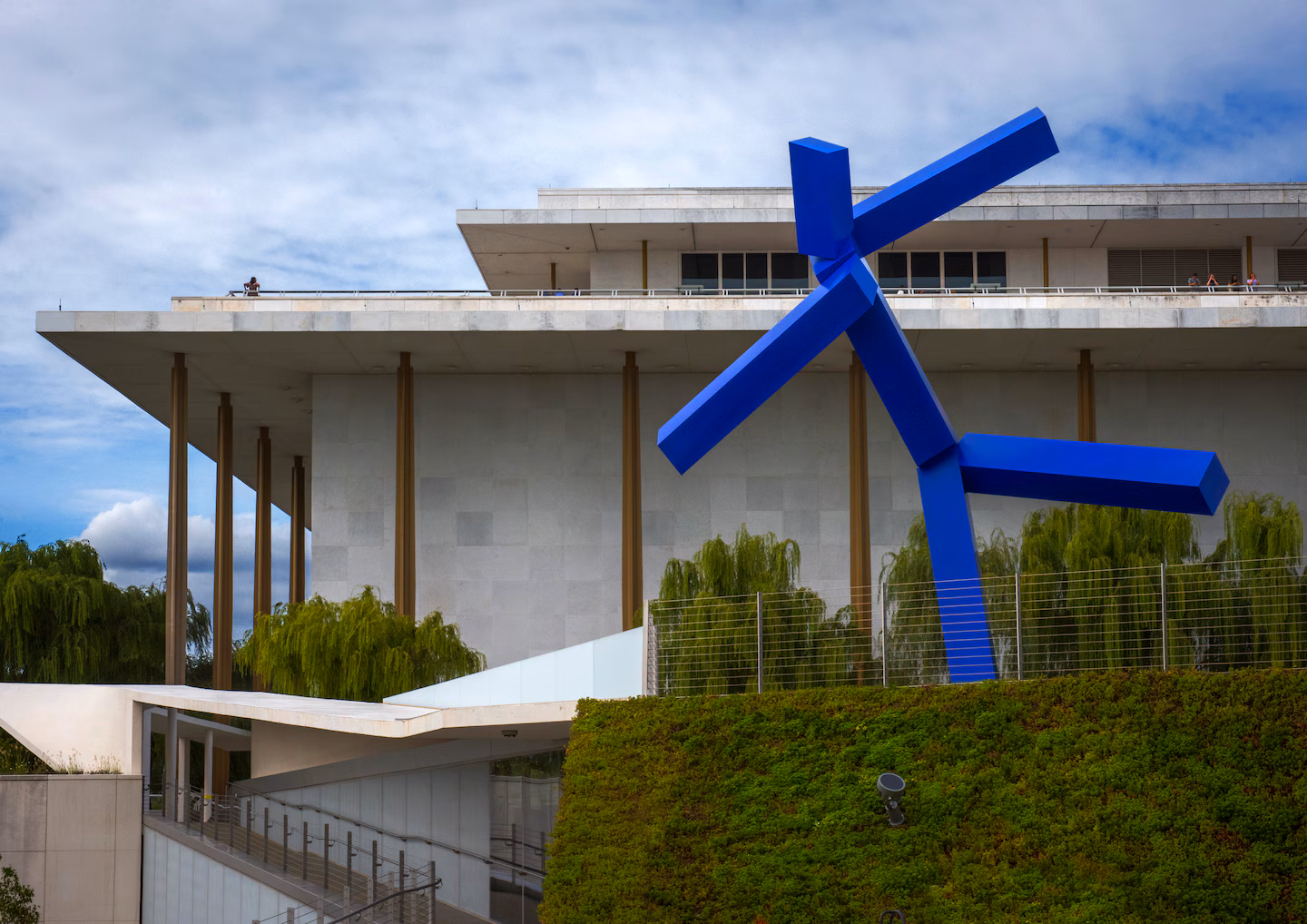 Kennedy Center removing landmark ‘Blue’ sculpture from campus - The Washington Post