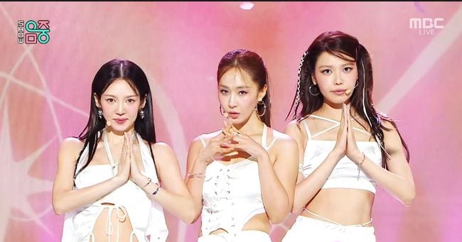 Girls’ Generation-HRS Debuts on 'Show! Music Core' Despite Unmet Demands - 조선일보
