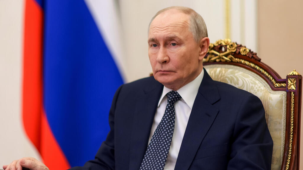 Russian President Vladimir Putin (Photo: Gavriil Grigorov/Sputnik, Kremlin Pool Photo via AP) נשיא רוסיה פוטין בדיון ממשלתי על משבר דלק נפט בעקבות מתקפות אוקראינה על בתי זיקוק