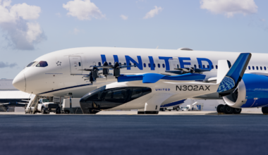 Archer Aviation evtol with United Airlines plane.