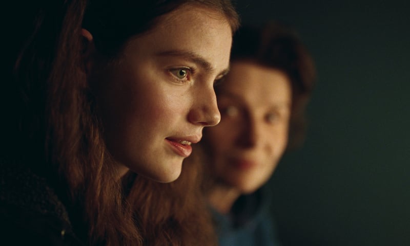 Queen at Sea: Florence Hunt and Juliette Binoche in Lance Hammer's film