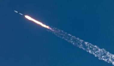 SpaceX Falcon 9 rocket launches 27 Starlink satellites, lands on ship at sea (video)