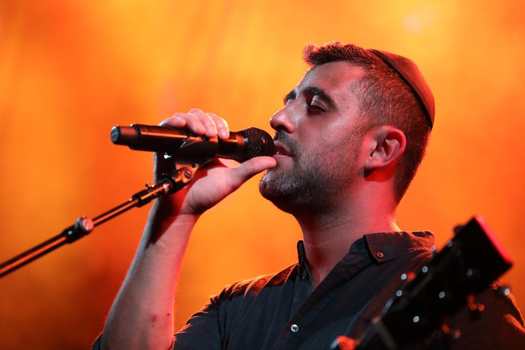 Ishay Ribo performs at the Fattal Spirit Festival (Photo: Ezra Levy) ישי ריבו בהופעה בפסטיבל פתאל ספיריט