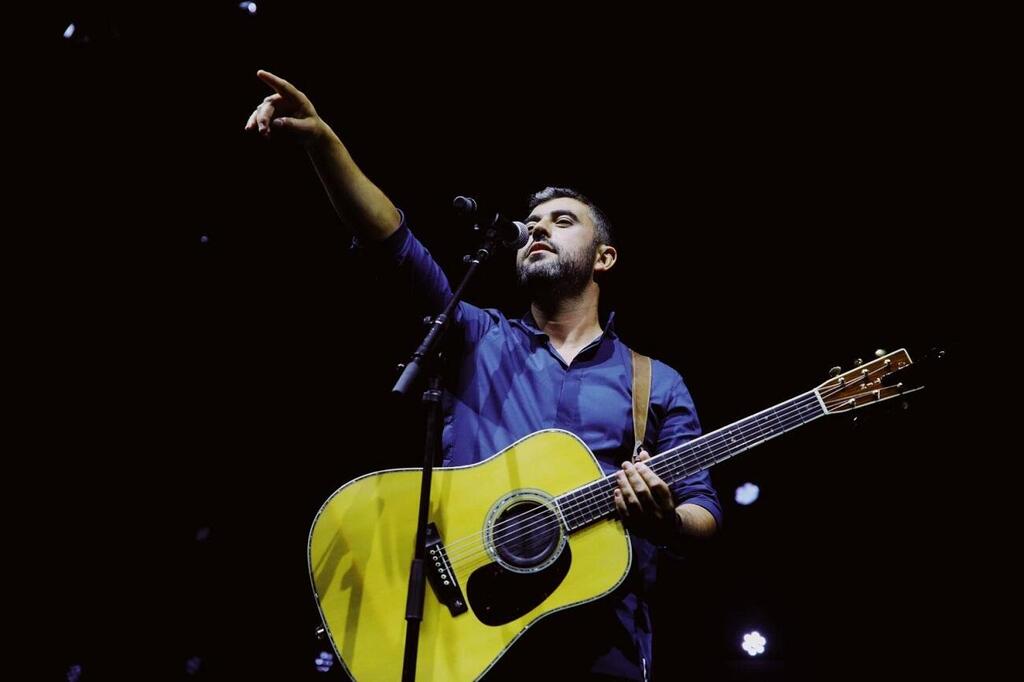 Ishay Ribo performs at Madison Square Garden (Photo: Tamar Hanan) ישי ריבו בהופעה במדיסון סקוור גארדן