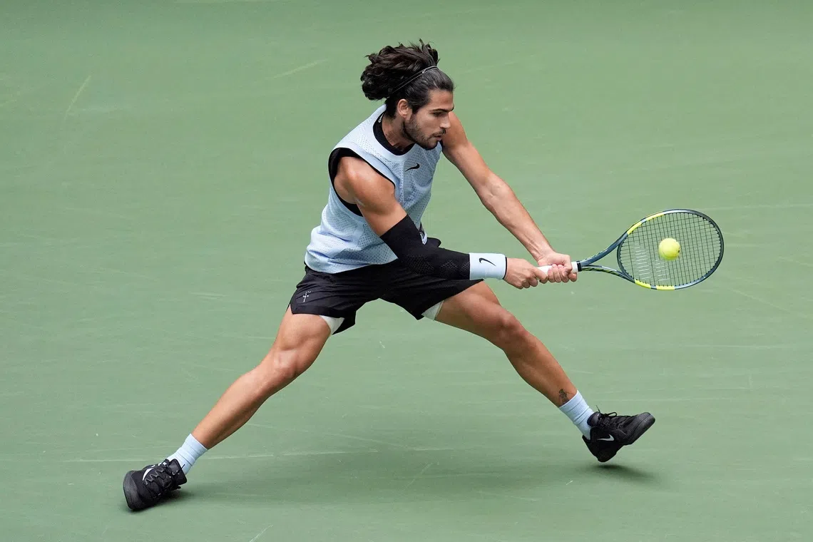 Tennis - U.S. Open - Flushing Meadows, New York, United States - September 6, 2026 Spain's Carlos Alcaraz in action during his round of 16 match against Tommy Paul of the U.S. REUTERS/Eduardo Munoz