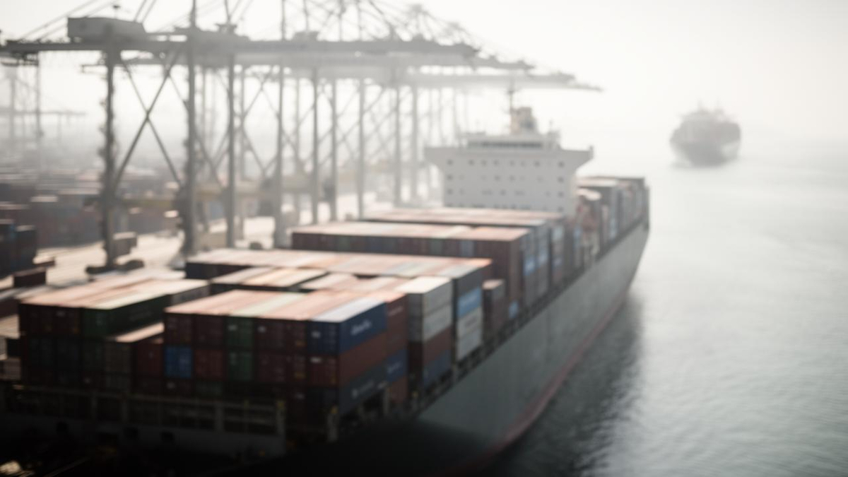 Asian Shipping Stocks Outpace Chips by 35 Points as Freight Rates Climb — BigGo Finance