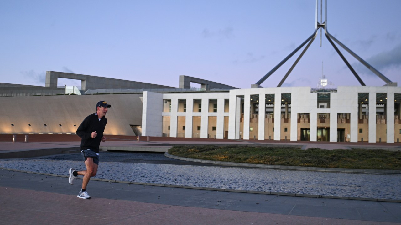 Leading economist Warren Hogan warns Australia needs to decide between lower government spending now or financial crisis later