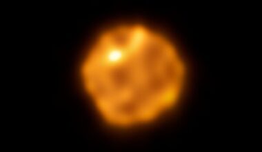 Betelgeuse's northeast hotspot held its spot from 2015 to 2023, outliving the large convective structures current models predict