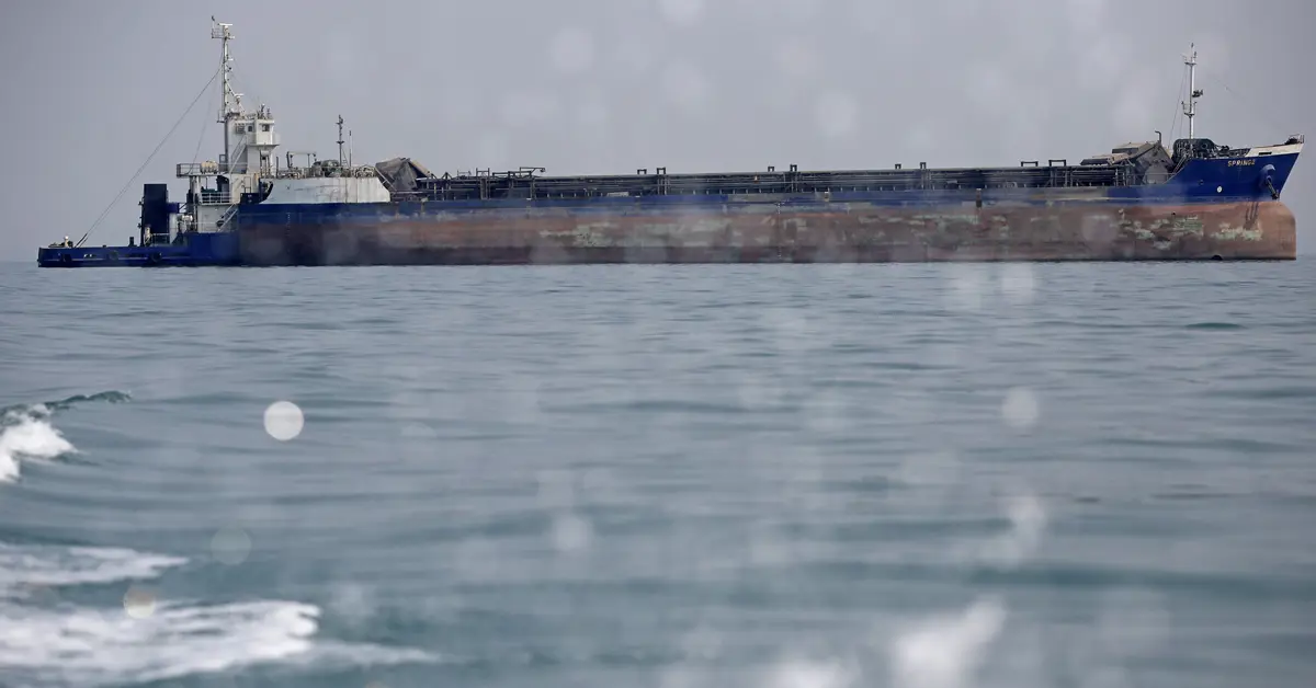 Oil Swings as Traders Parse Iran-US Talks Progress, Tight Supply