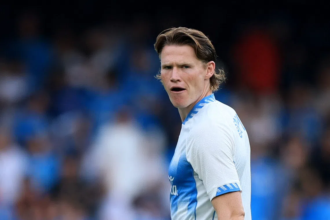 Soccer Football - Serie A - Napoli v Como - Stadio Diego Armando Maradona, Naples, Italy - August 30, 2026 Napoli's Scott McTominay during the warm up before the match REUTERS/Guglielmo Mangiapane