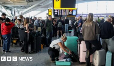 Major UK airports hit by air traffic control problems - BBC