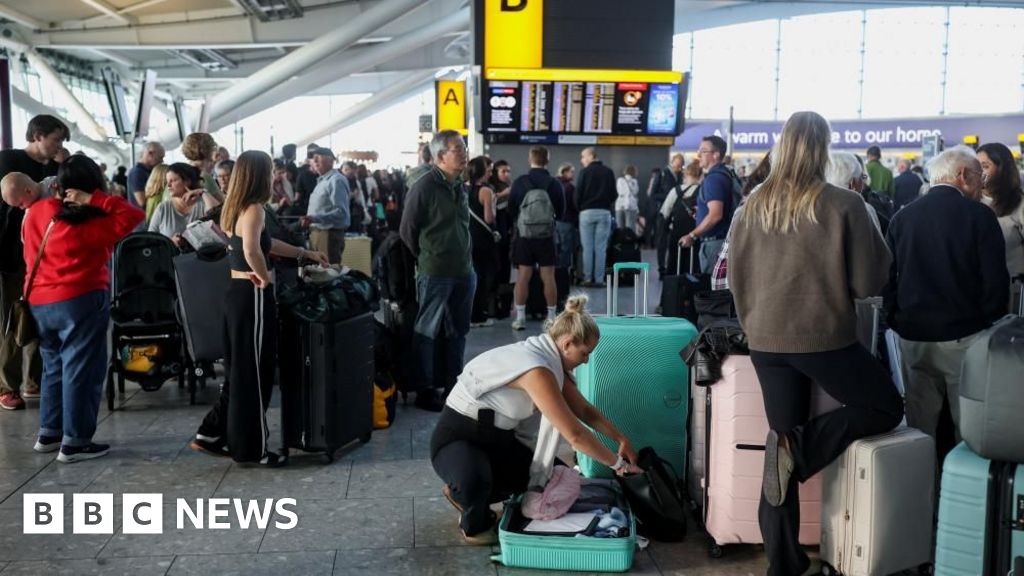 Major UK airports hit by air traffic control problems - BBC