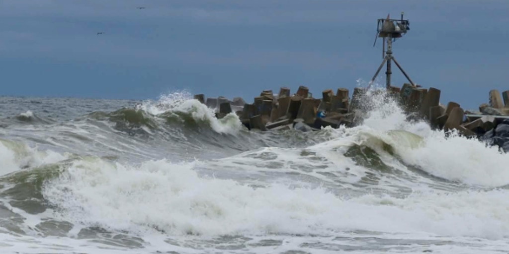 Strengthening nor’easter charges up East Coast ahead of weekend’s worst impacts