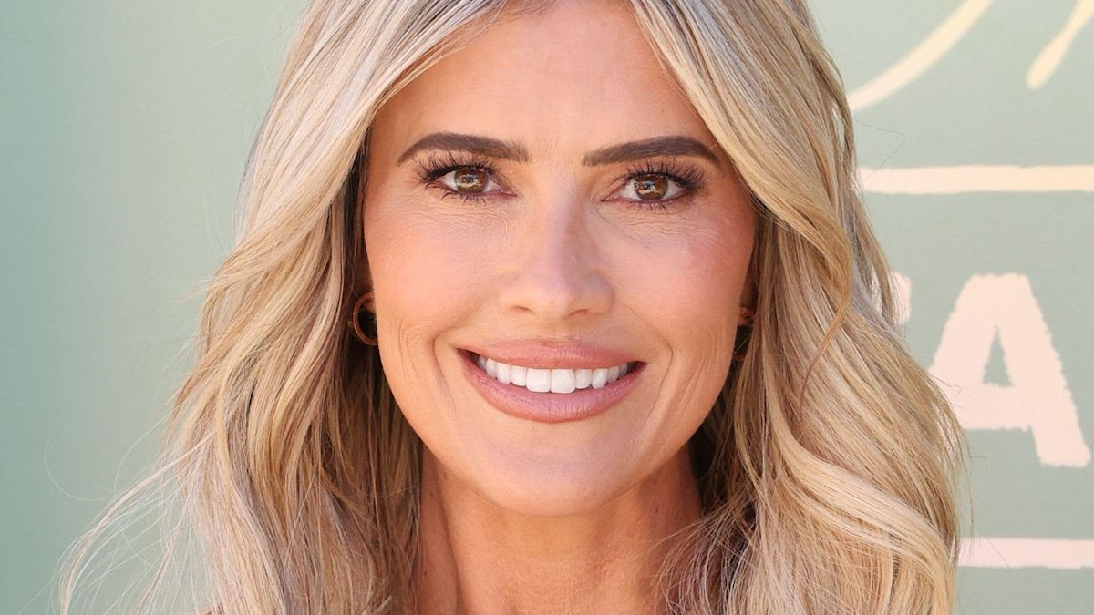 Christina Haack shares baby bump photo from the beach as she celebrates teen daughter