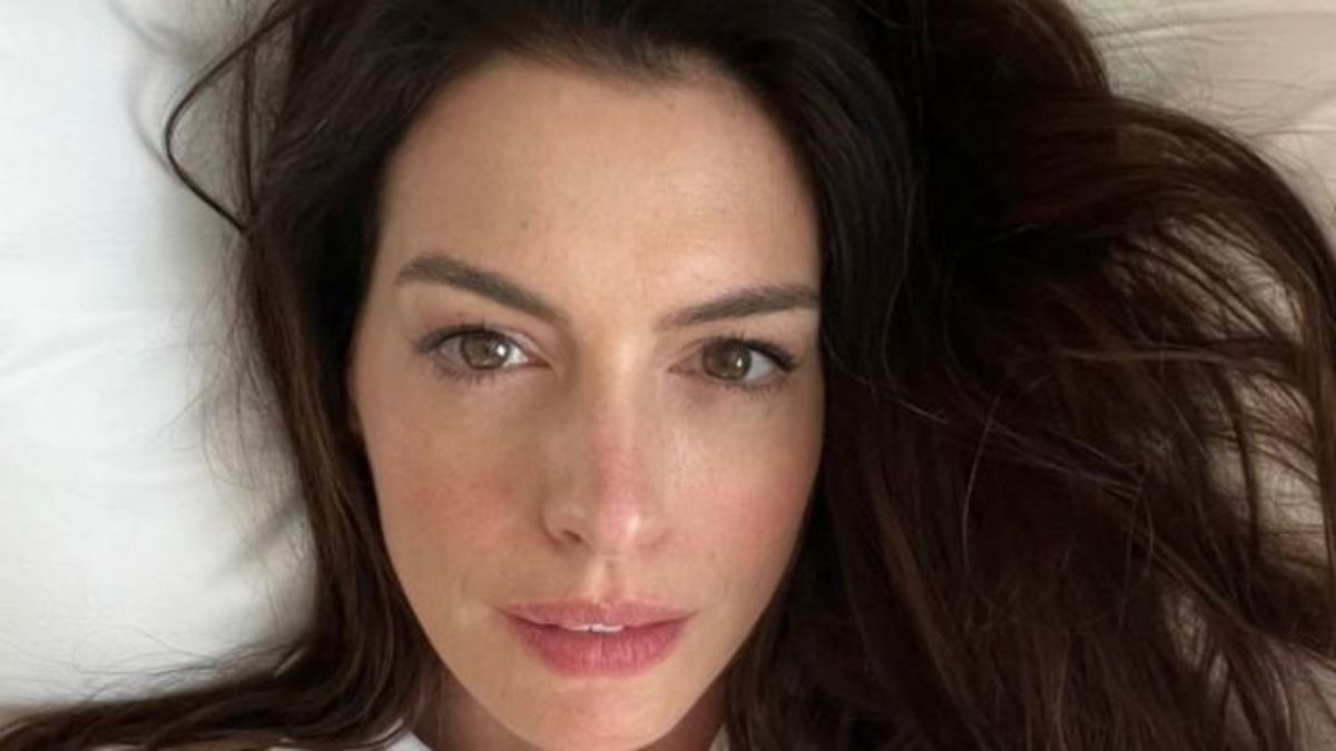 Pregnant Anne Hathaway Had To Sit Out Iconic Talk Show on Doctor’s Orders