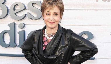Annie Potts Compares Herself to ‘Humpty Dumpty’ Following 1973 Car Accident That Led to ‘26 Surgeries’