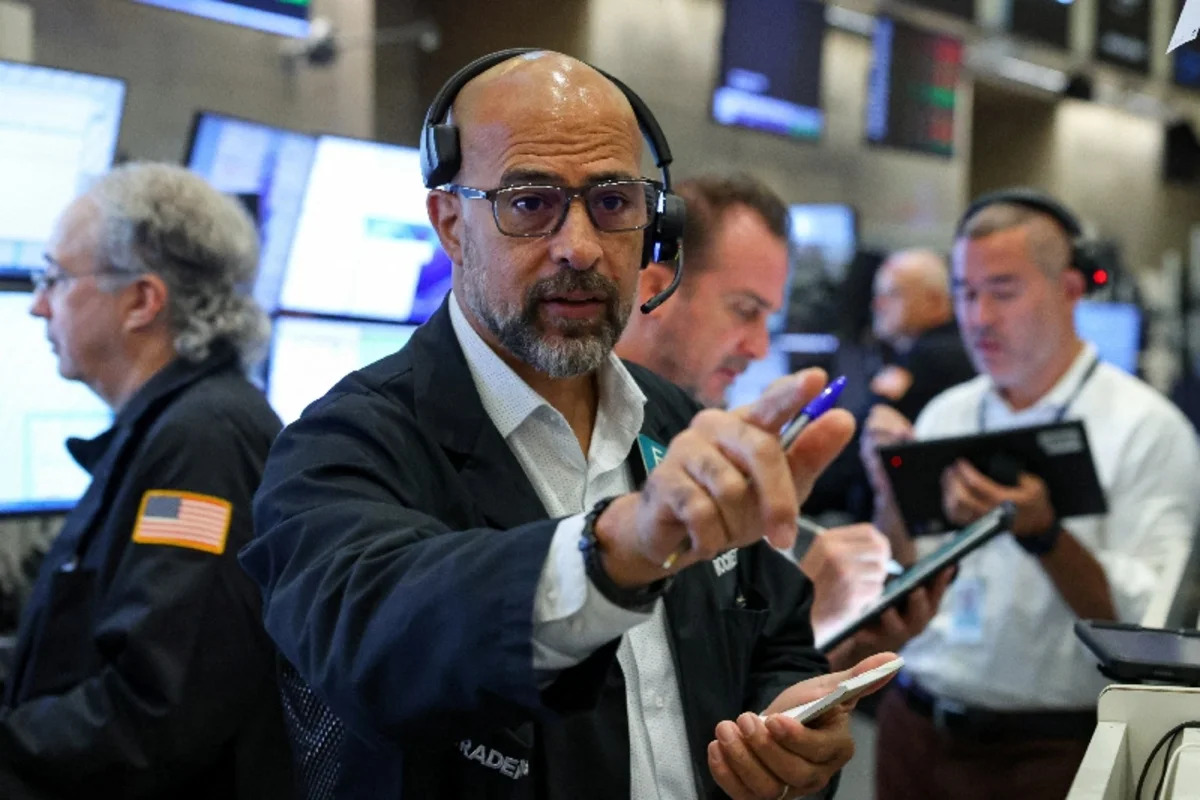 Wall St falls as AI anxiety batters Nvidia, chipmakers