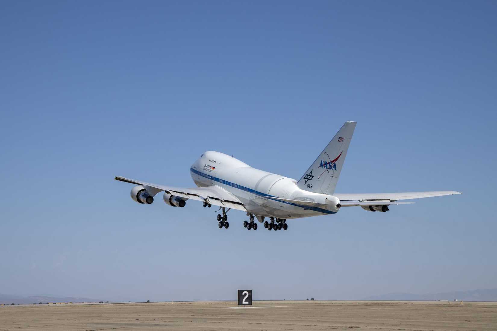 NASA SOFIA 747SP taking off