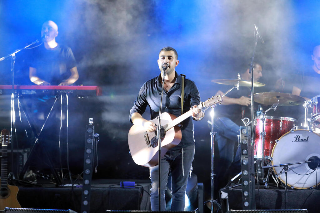 Ishay Ribo performs onstage (Photo: Dana Kopel) ישי ריבו בהופעה