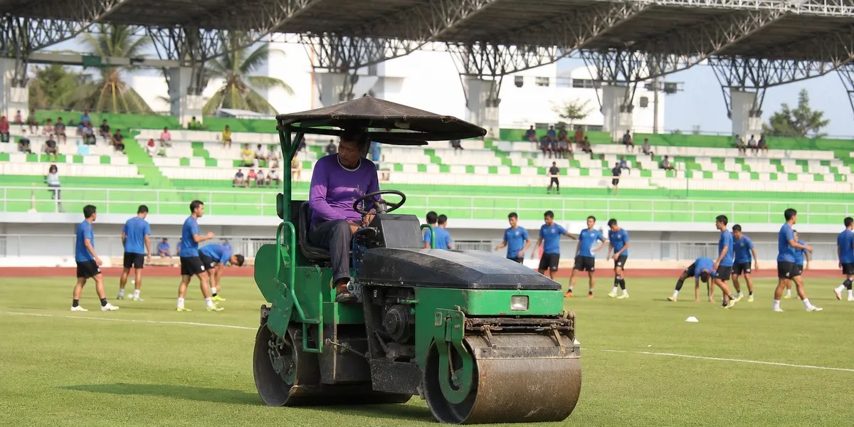 In Thailand, a roller ran over footballer Andros Townsend — Channel NewsAsia