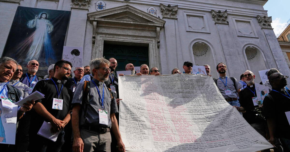 Priests, nuns march to Vatican to demand end to 'genocide' in Gaza