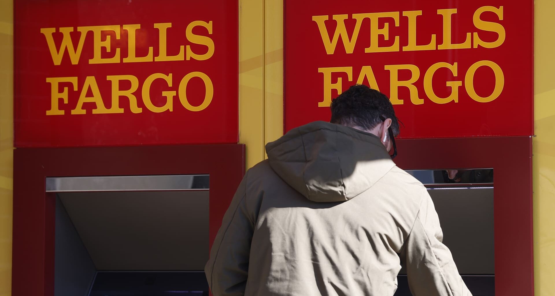 Bank stocks sell off ahead of Q3 earnings