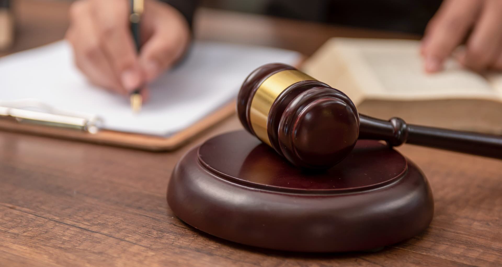 How AI is changing lawyers, billable hours and legal careers