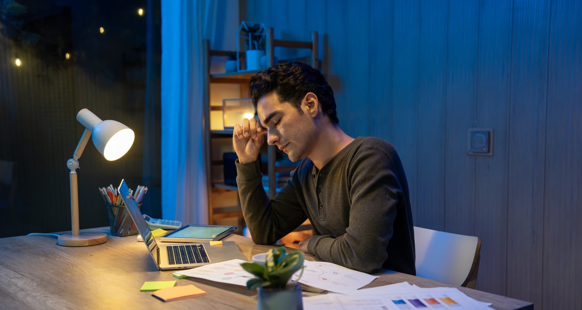 3 signs you may be a workaholic and what to do about them: Expert