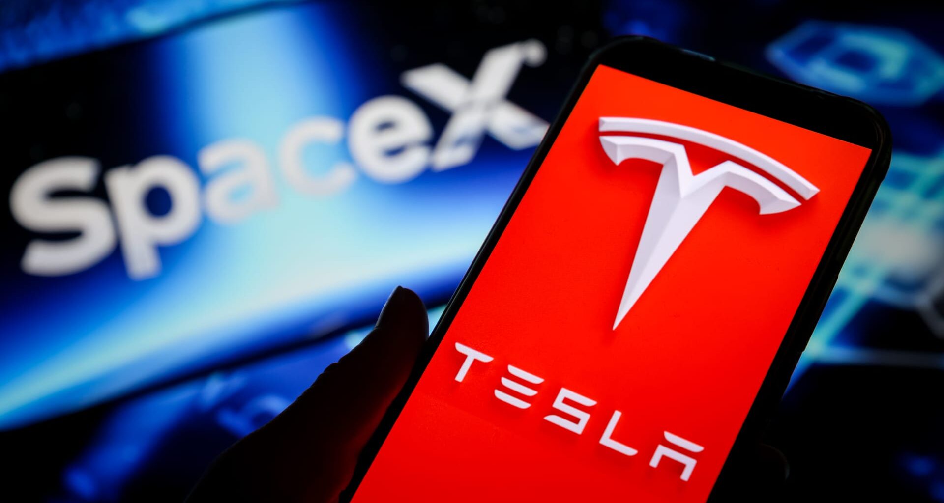 Barclays upgrades Tesla on potential SpaceX merger
