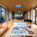Casa de Tierra / Walter Fernando Castañeda Luquerna - Interior Photography, Living Room, Door, Chair