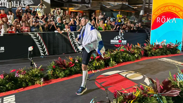 Watch: Israeli war veteran who lost his leg completes Ironman world championship