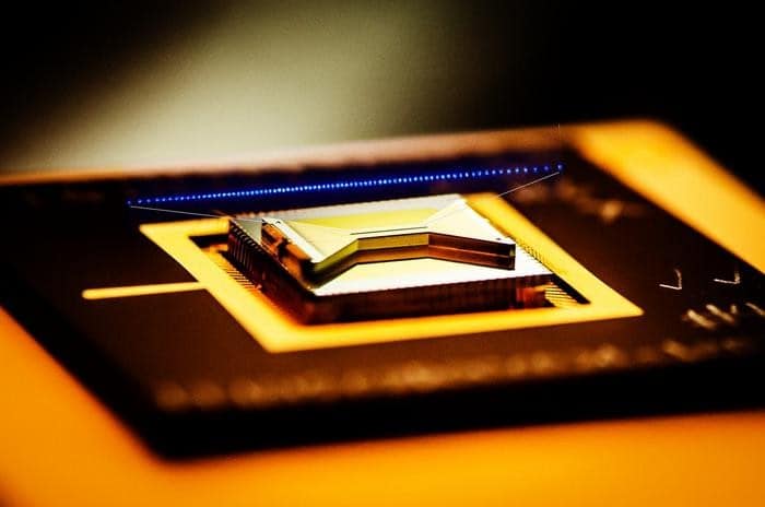 Gluon string breaking is simulated using trapped ions – Physics World
