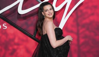Let Anne Hathaway Organize the Red Carpet