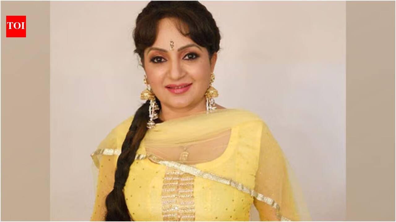 'I spoke in favour of Ranveer Singh, so how did I lose my focus?': Upasana Singh says Poonam Dhillon issued her a show-cause notice for backing 'Dhurandhar' actor amid 'Don 3' row with Farhan Akhtar, says 'it was my duty to stand by any member’ | Hindi Movie News
