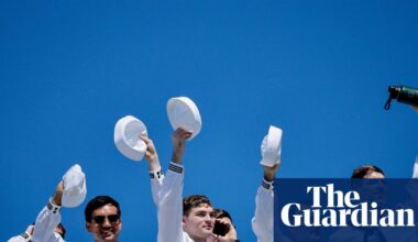 Thousands turn out to welcome weary USS Lincoln sailors after record-breaking deployment | US military