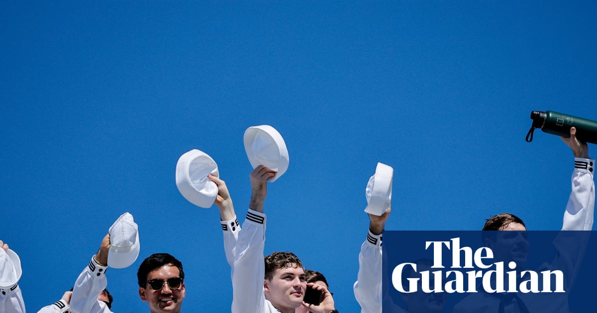 Thousands turn out to welcome weary USS Lincoln sailors after record-breaking deployment | US military
