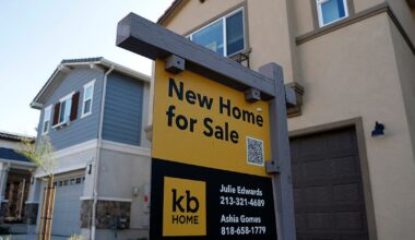 Mortgage rates rise for seventh straight week, squeezing homebuyers