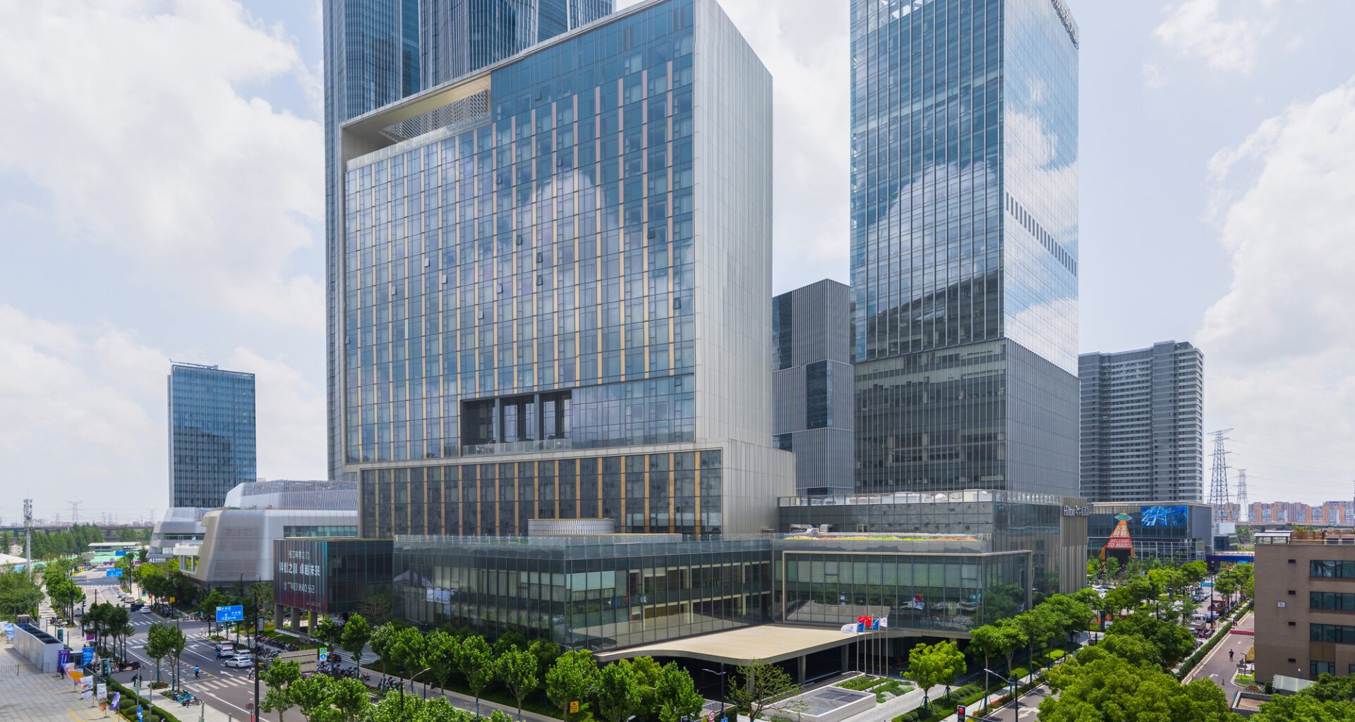 Shanghai Science and Technology Investment Tower Mixed-Use Development / NBBJ