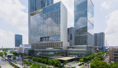 Shanghai Science and Technology Investment Tower Mixed-Use Development / NBBJ