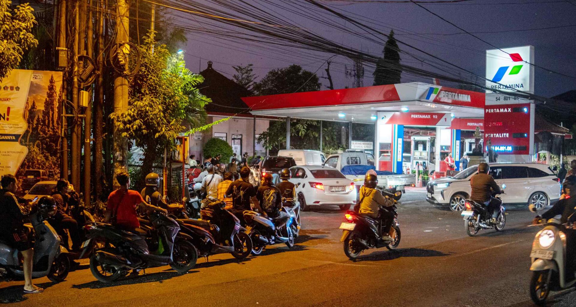 Indonesia fuel shortages spread to Bali, other regions as prices climb