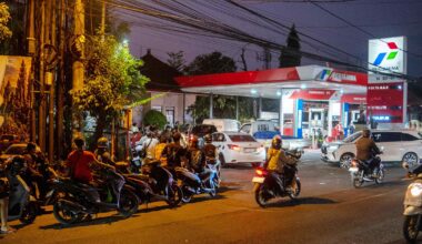 Indonesia fuel shortages spread to Bali, other regions as prices climb