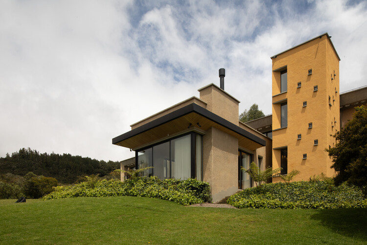 Casa de Tierra / Walter Fernando Castañeda Luquerna - Image 2 of 19