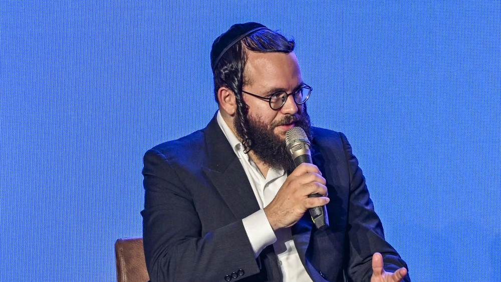 Moti Leitner, chairman of the Haredi Public party, attends the Democracy Festival at the BIG Fashion Glilot mall in Ramat Hasharon, Oct. 13, 2026. Photo by Avshalom Sassoni/Flash90.