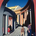 Piazza d’Italia, New Orleans. Image Courtesy of Metropolis Magazine Learning from Capitalism: How Postmodern Architecture Became the Language of American Business - Image 2 of 27