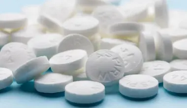 Low-dose aspirin linked to 70% lower dementia risk, but there's a catch