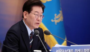 President Lee Jae Myung speaks during a meeting on regulatory reform at Cheong Wa Dae in Seoul, Friday. Joint Press Corps