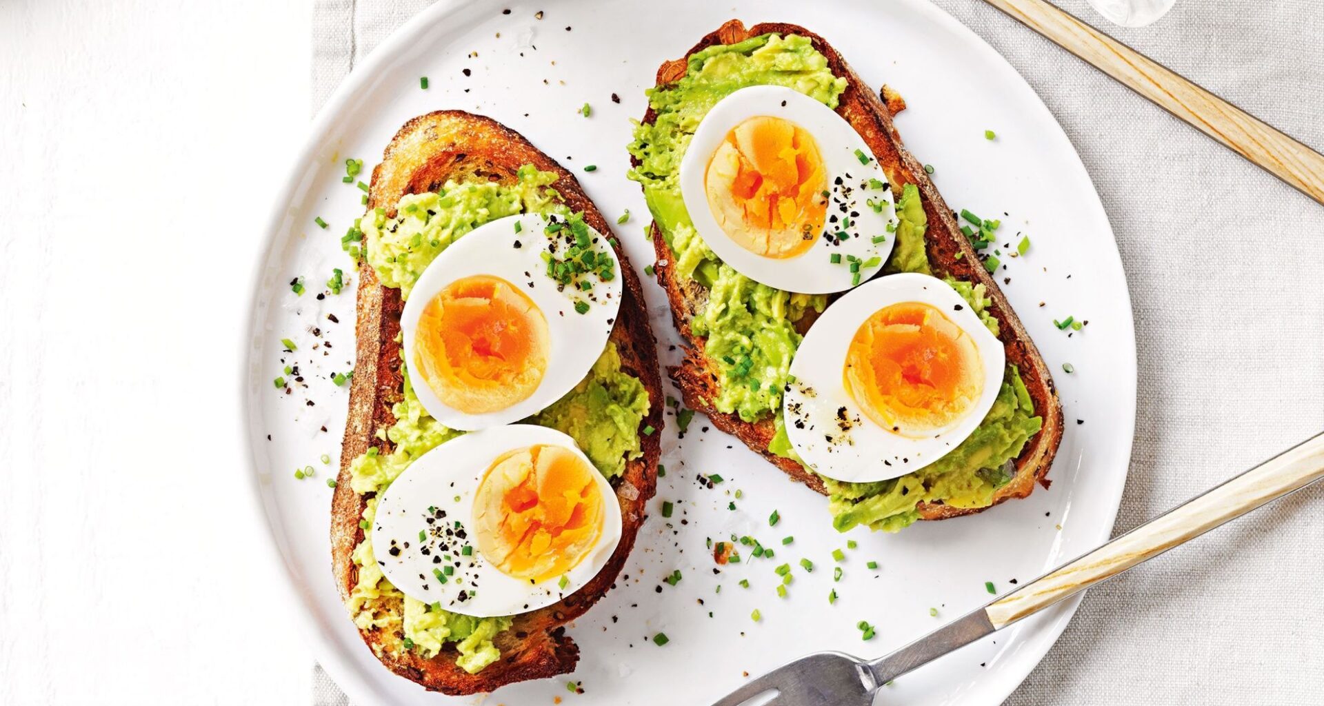 Mar20_Avocado-Smash-with-Egg-recipe