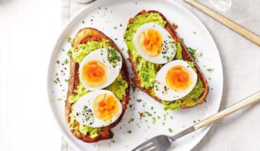 Mar20_Avocado-Smash-with-Egg-recipe