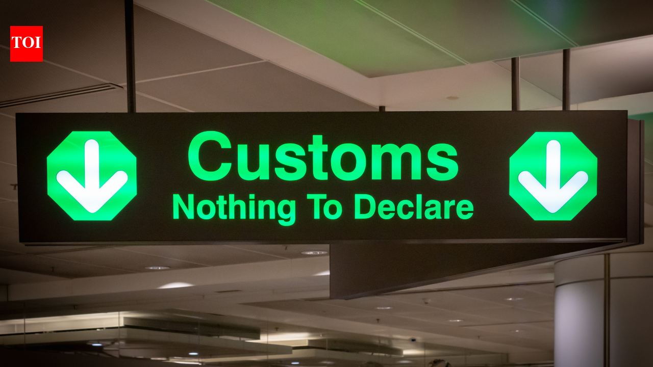 Man buys iPhone 18 Pro in Dubai, gets stopped by customs officials at Kochi airport and asked to pay a duty, stages potest says, "would not give even one rupee unjustly” |