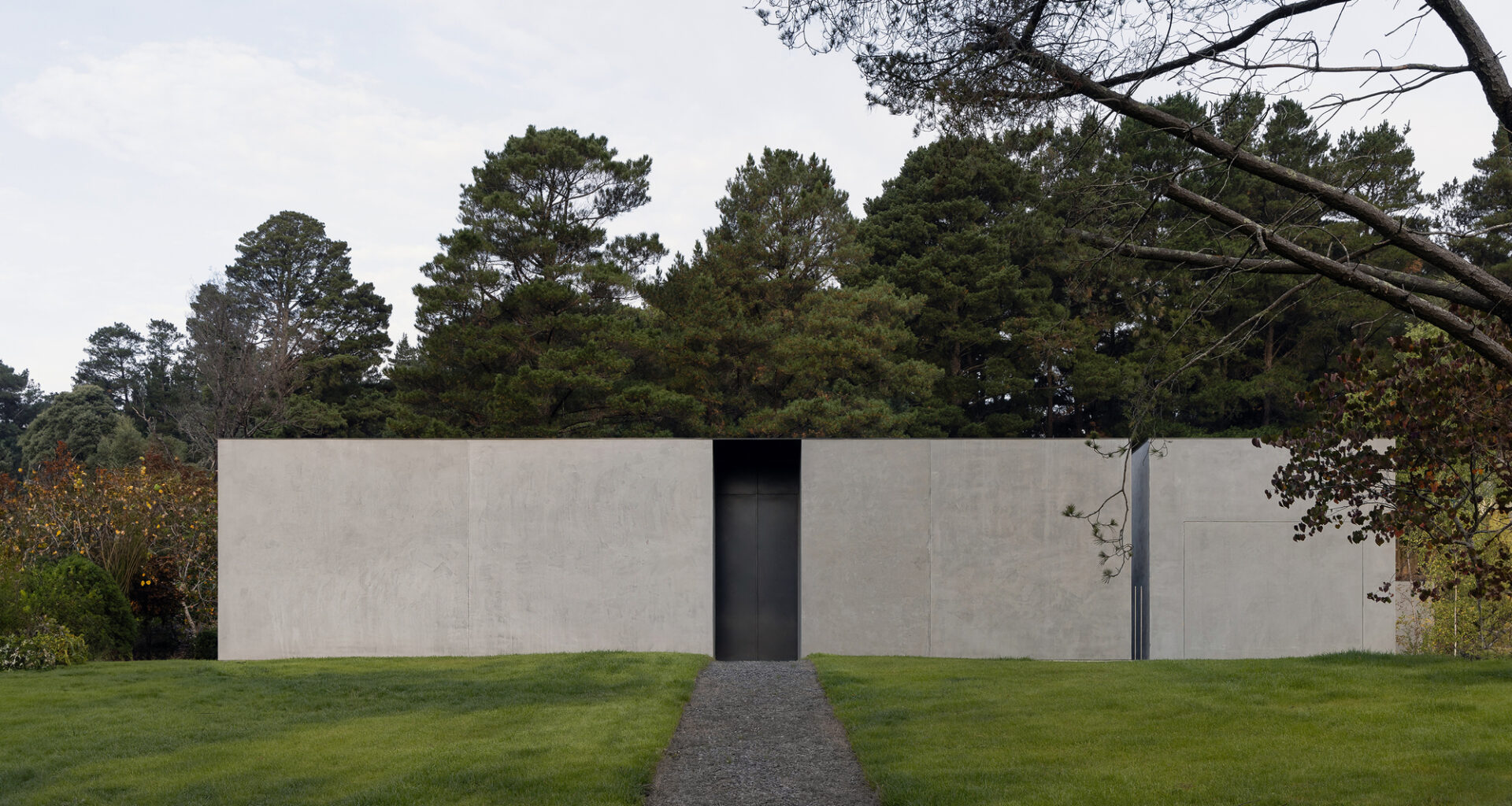 Grey House / Adam Kane Architects